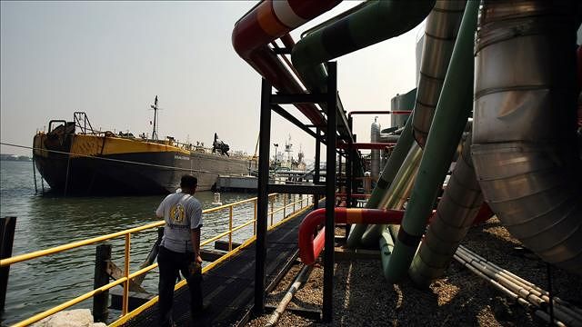 News video: Are Oil Traders Manipulating Prices?